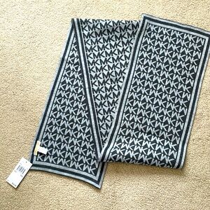MICHAEL Michael Kors gray scarf